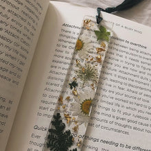 Load image into Gallery viewer, Resin flower bookmarks
